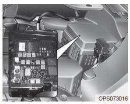 Remplacement d'un fusible dans le compartimentmoteur