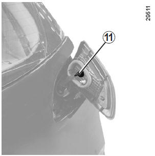 Depuis l'extérieur du véhicule, tirez sur