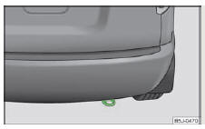 Skoda Roomster. Fig. 138 Oeillet de remorquage à l'arrière