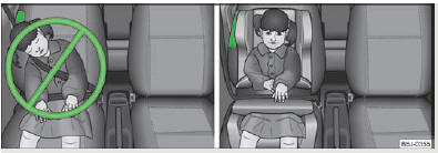 Skoda Roomster. Fig. 105 Un enfant mal fixé et dans une position assise incorrecte - menacé par l'airbag latéral/un enfant correctement fixé sur un siège pour enfants