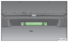 Skoda Roomster. Fig. 128 Emplacement du triangle de présignalisation